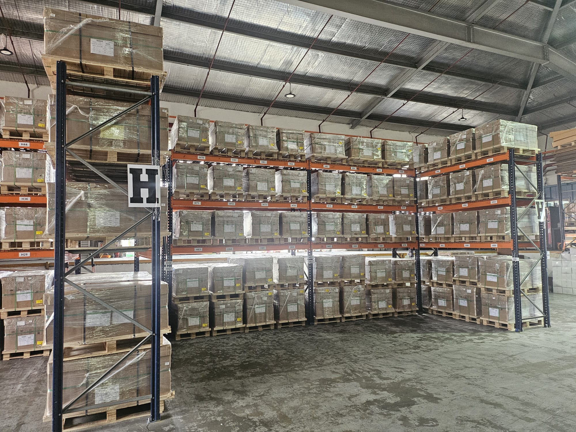 High-bay pallet racking
